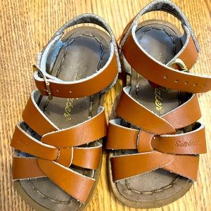 Saltwater sandals, size 5